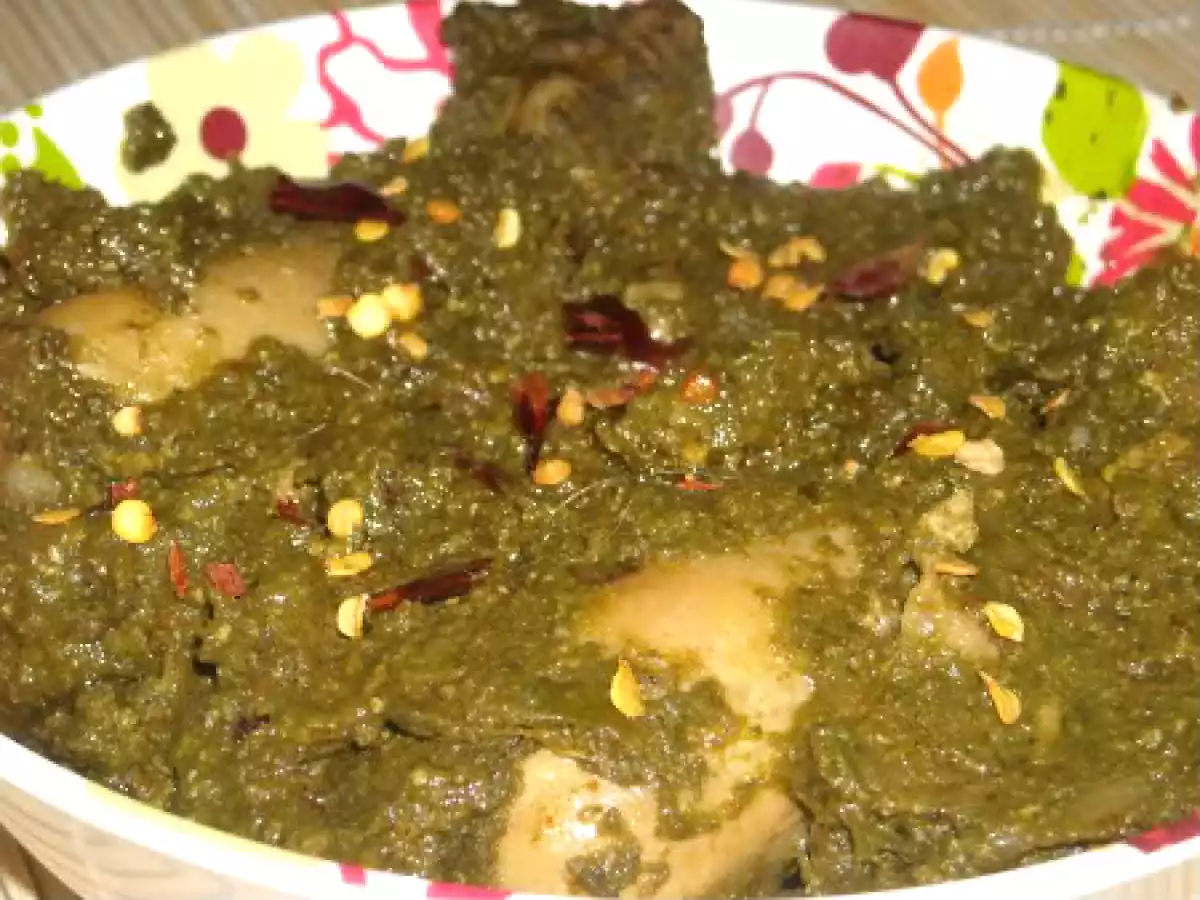 Saag Murg (Chicken in a spinach puree)