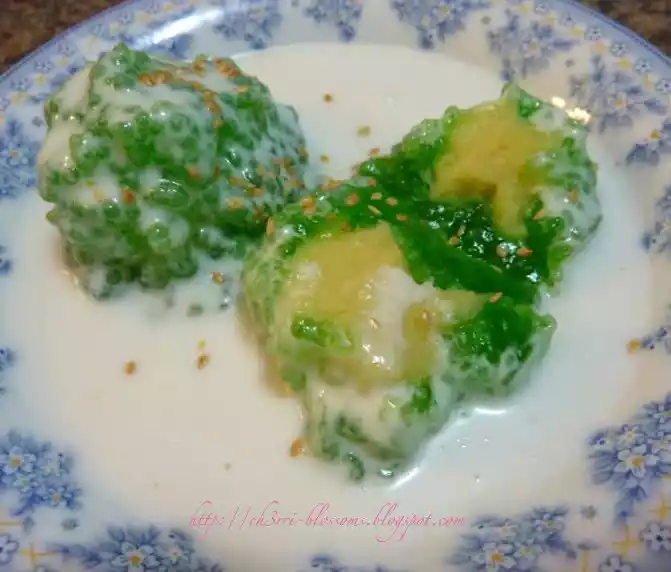 Sago Dumpling w/ Mung Bean (Che Bot Bang)