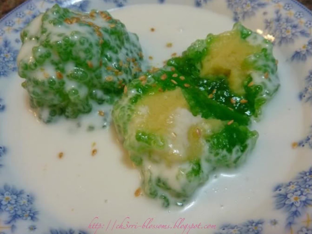 Sago Dumpling w/ Mung Bean (Che Bot Bang)