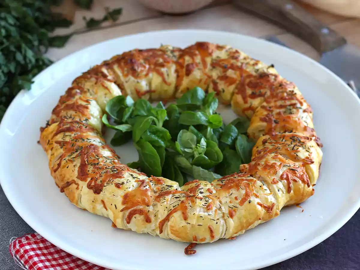 Salmon and mustard puff pastry crown