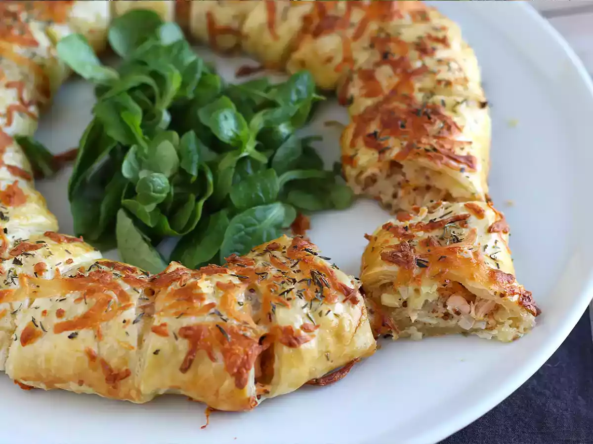 Salmon and mustard puff pastry crown - photo 5