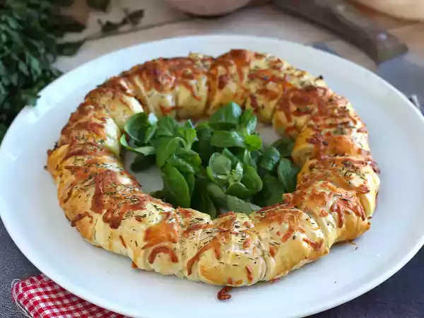 Recipe Salmon and mustard puff pastry crown