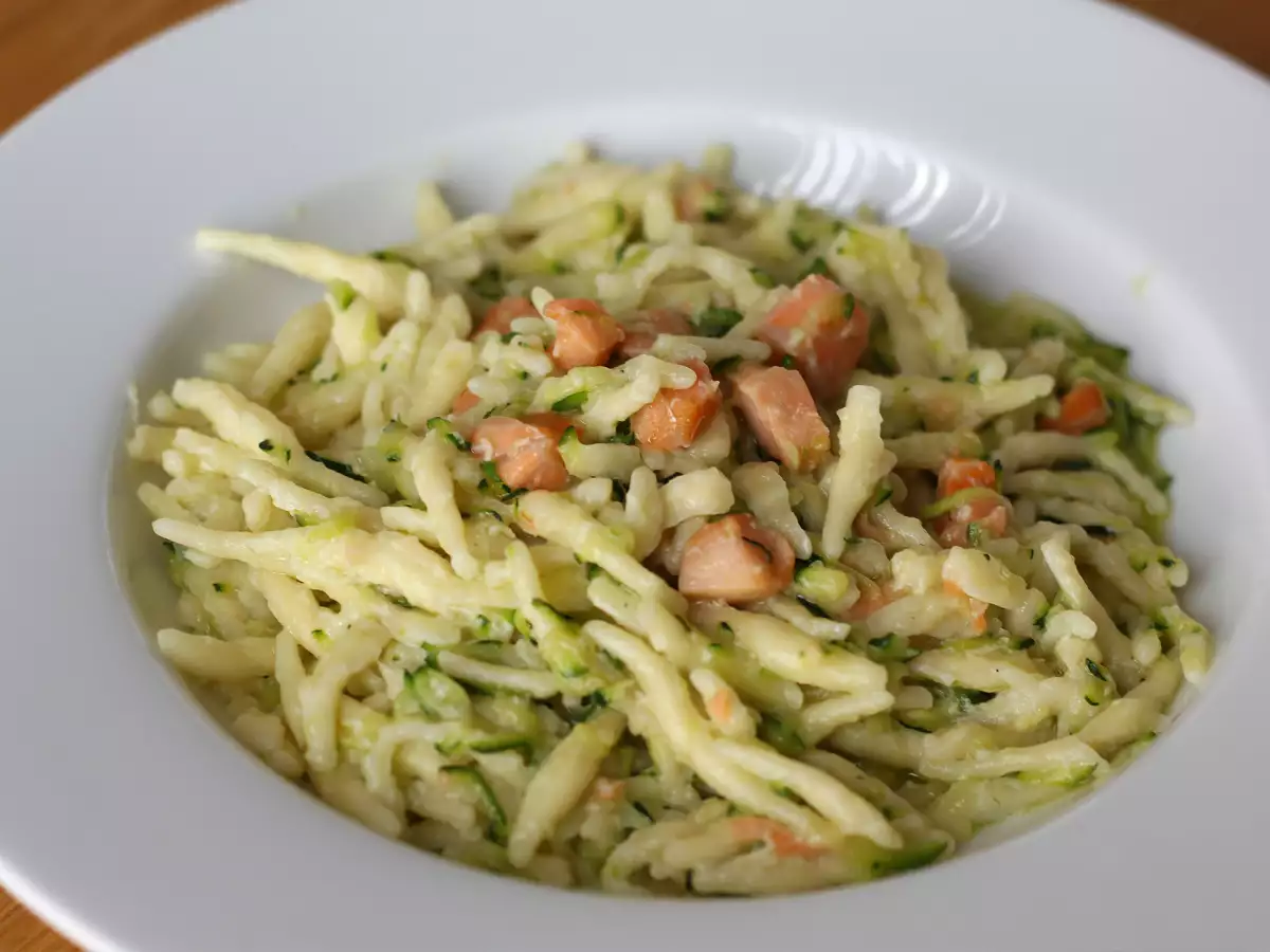 Salmon and zucchini pasta: a light, flavourful dish perfect for any occasion - photo 2
