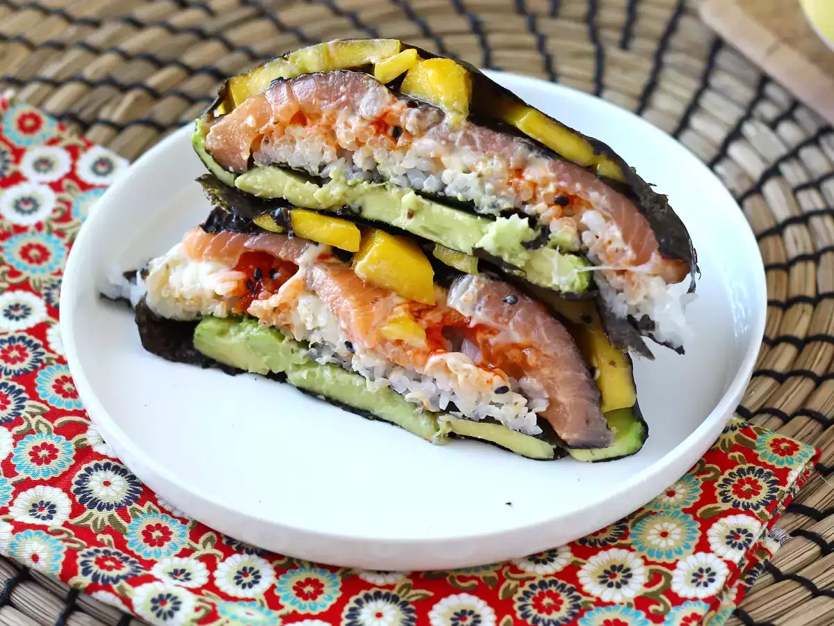 Salmon, avocado and mango sushi sandwich - photo 4