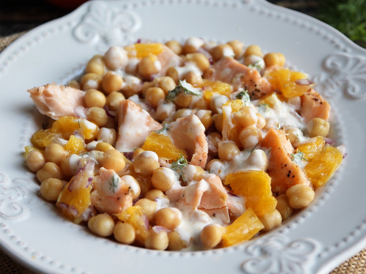 Salmon, chickpea and orange salad - photo 2