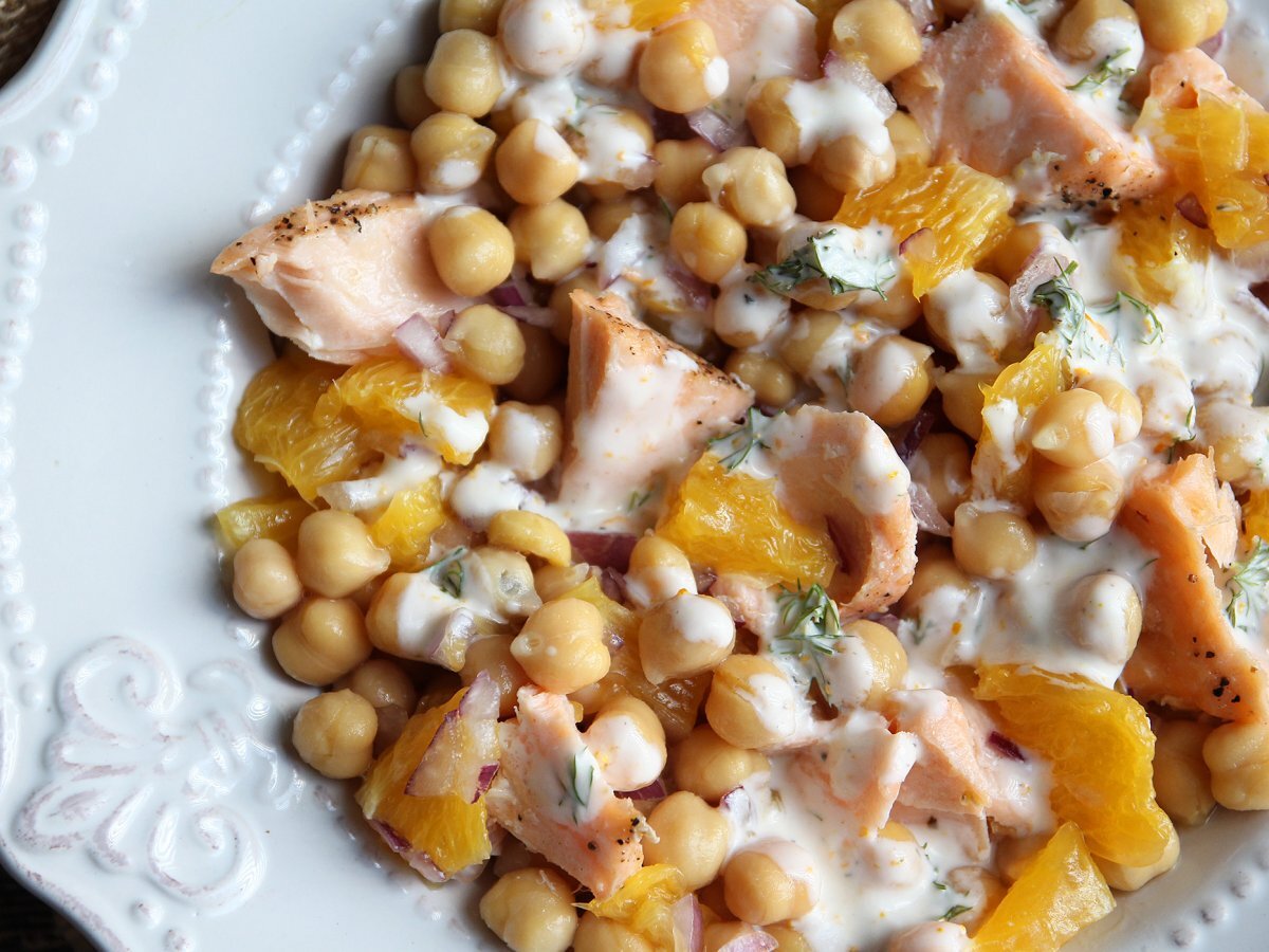 Salmon, chickpea and orange salad - photo 3