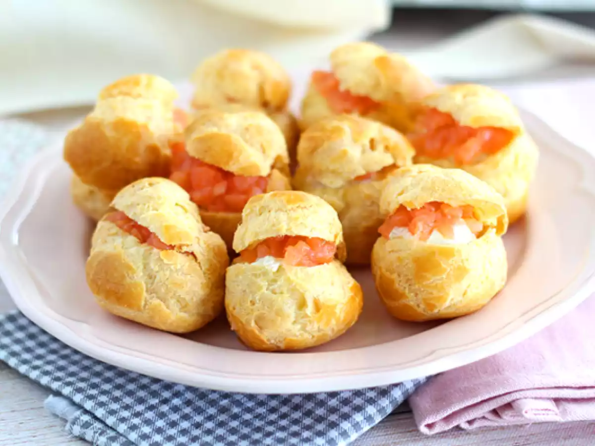 Salmon cream puffs
