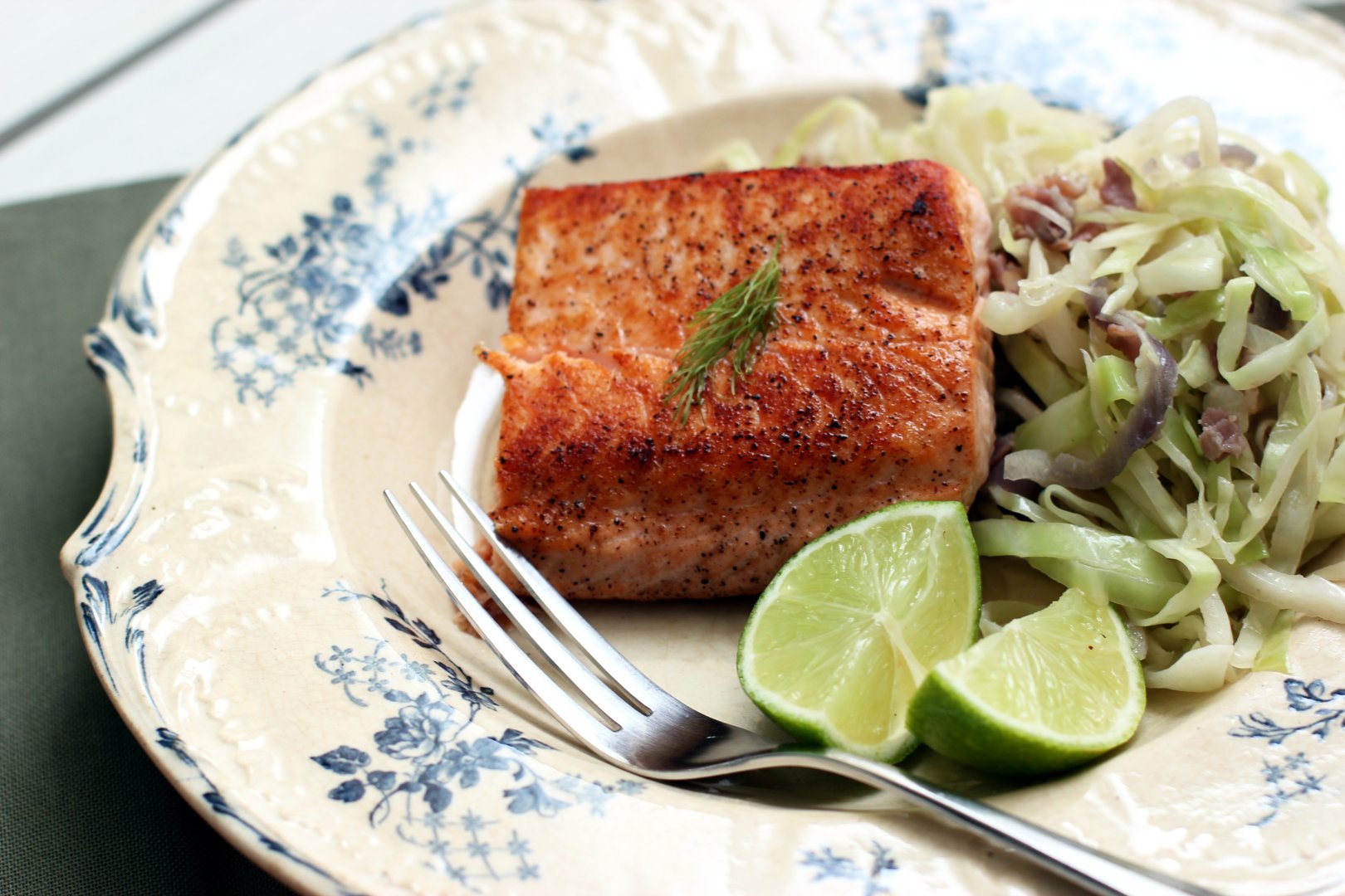 Salmon fillet and cabbage with bacon Recipe Petitchef