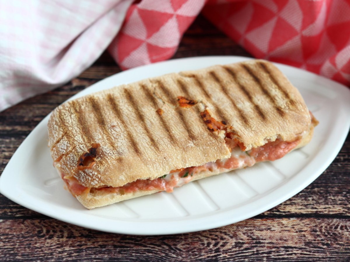 Salmon, mozzarella and dill panini sandwich - photo 4