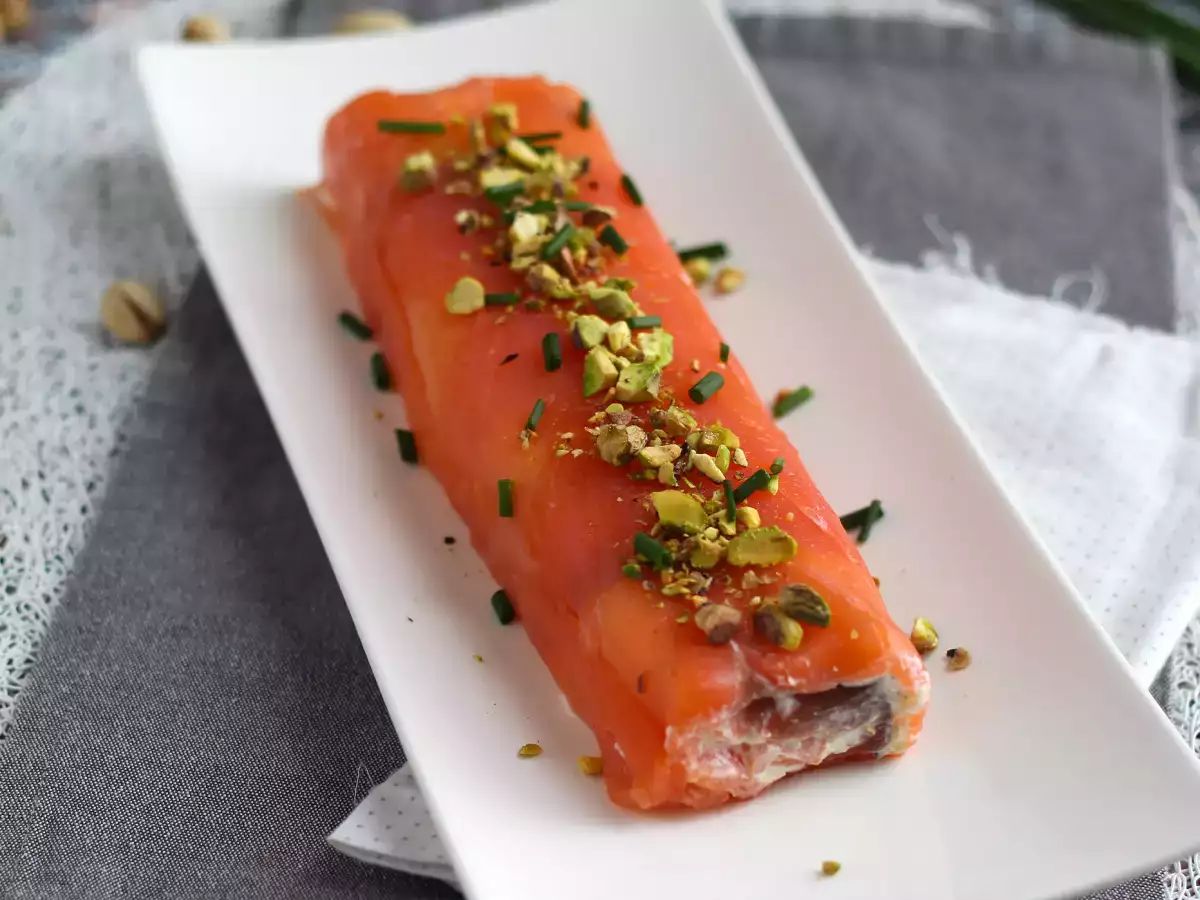 Salmon roll with ricotta and pistachios - photo 5