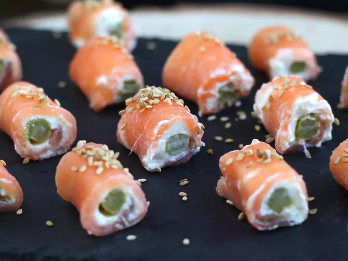 Salmon rolls with goat cheese - video recipe !