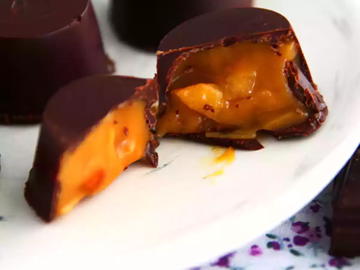 Salted caramel and almond chocolates - photo 2