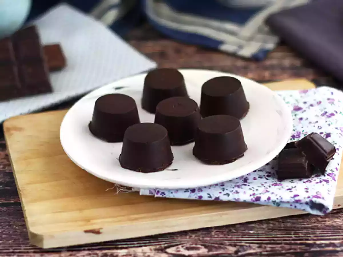 Salted caramel and almond chocolates - photo 3