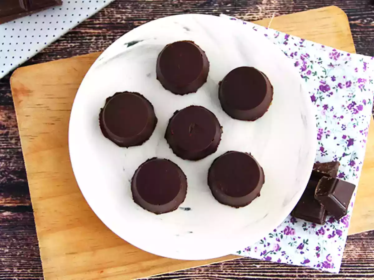 Salted caramel and almond chocolates - photo 4