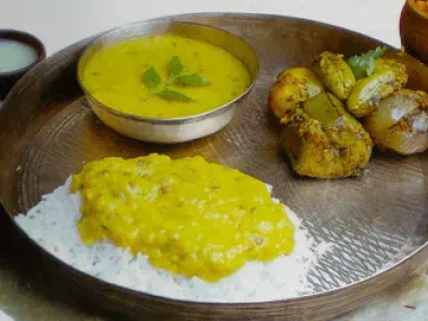 Sambhariye Jo Shak ( Stuffed Mixed Vegetables ) & Lachko ( Kathan Dal )