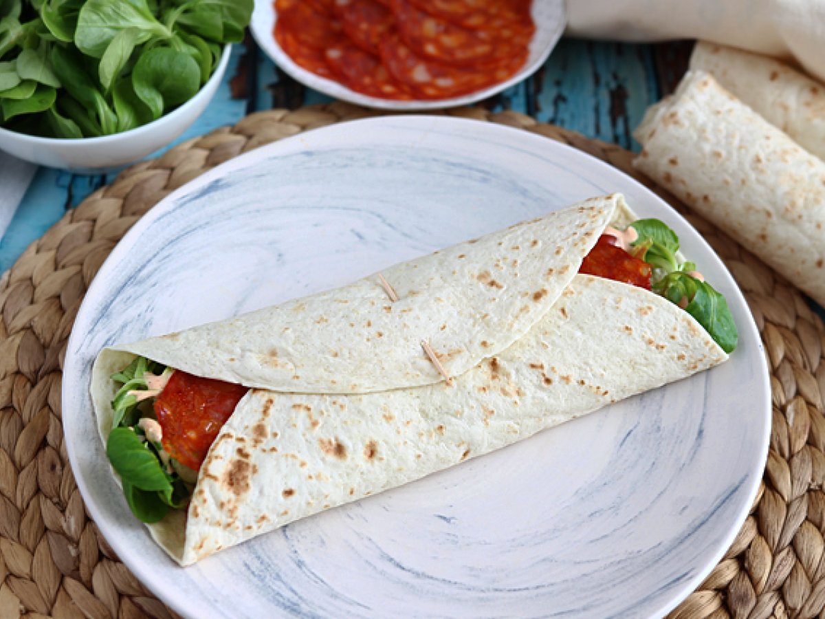 Sandwich wrap with chorizo, avocado and tomatoes - photo 2