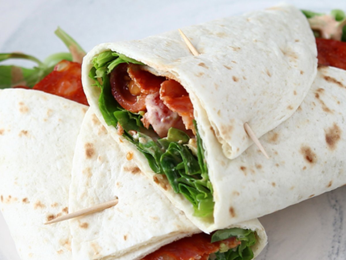 Sandwich wrap with chorizo, avocado and tomatoes - photo 3