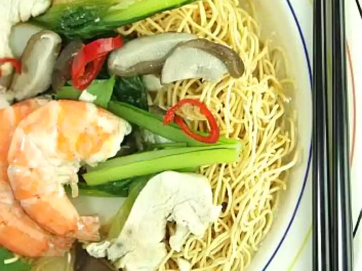 Sang Har Mien (Prawns with Crispy Egg Noodles)