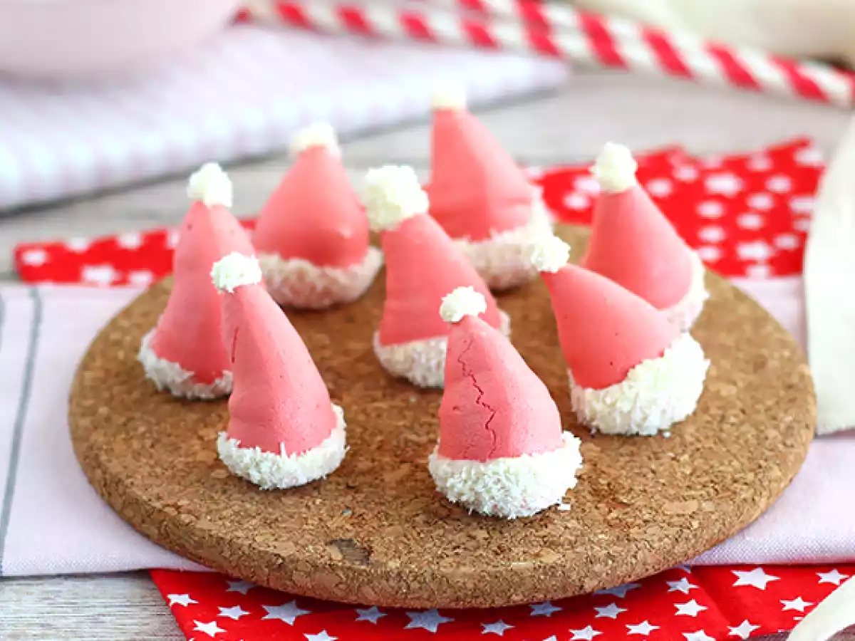 Santa claus meringues