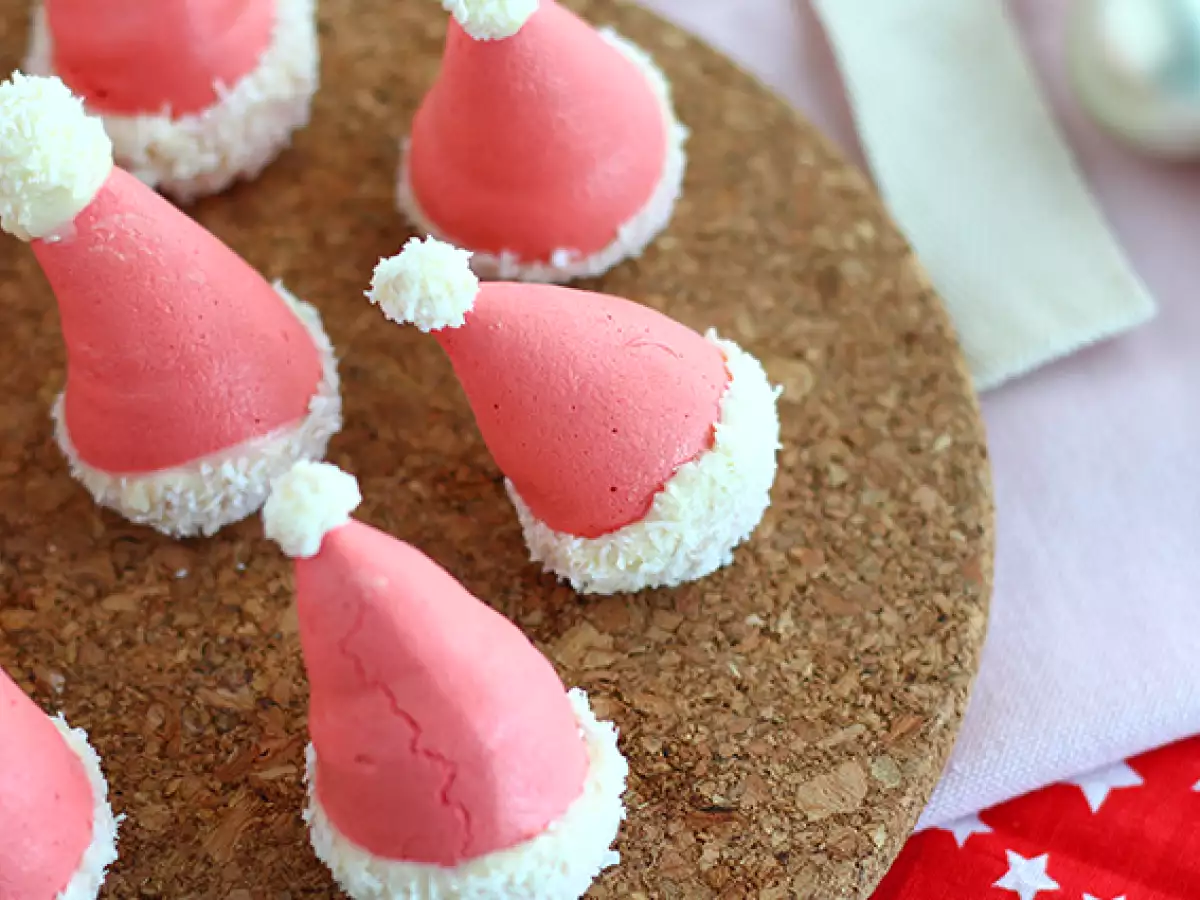 Santa hat meringues - photo 2