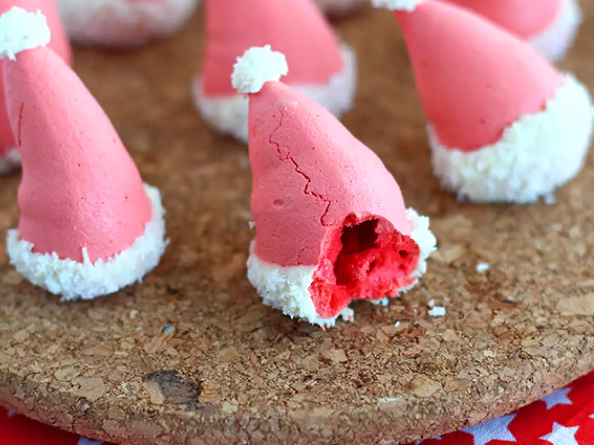 Santa hat meringues - photo 4