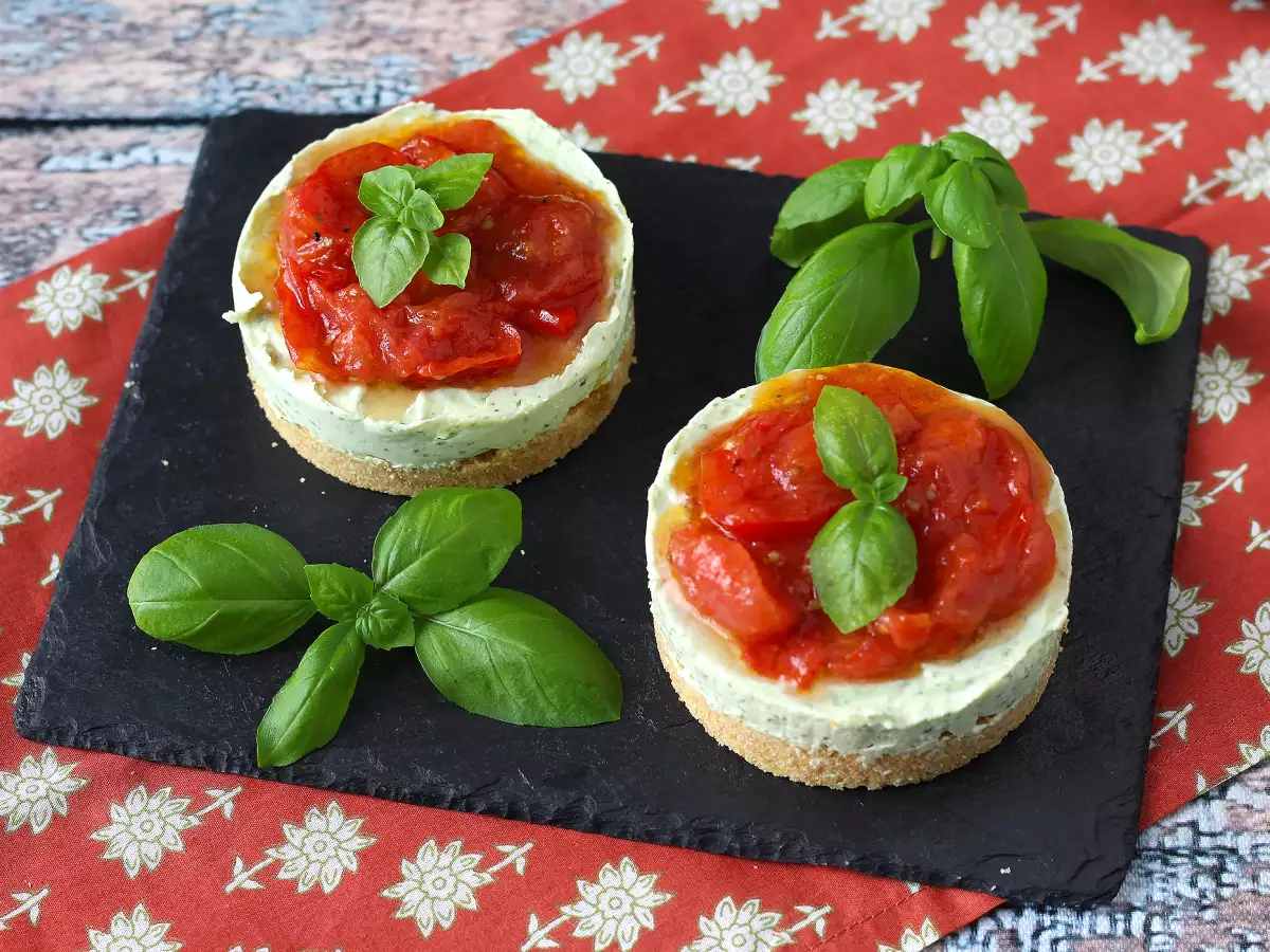 Savory cheesecake with basil and cherry tomatoes: tasty idea for buffets and appetizers - photo 6