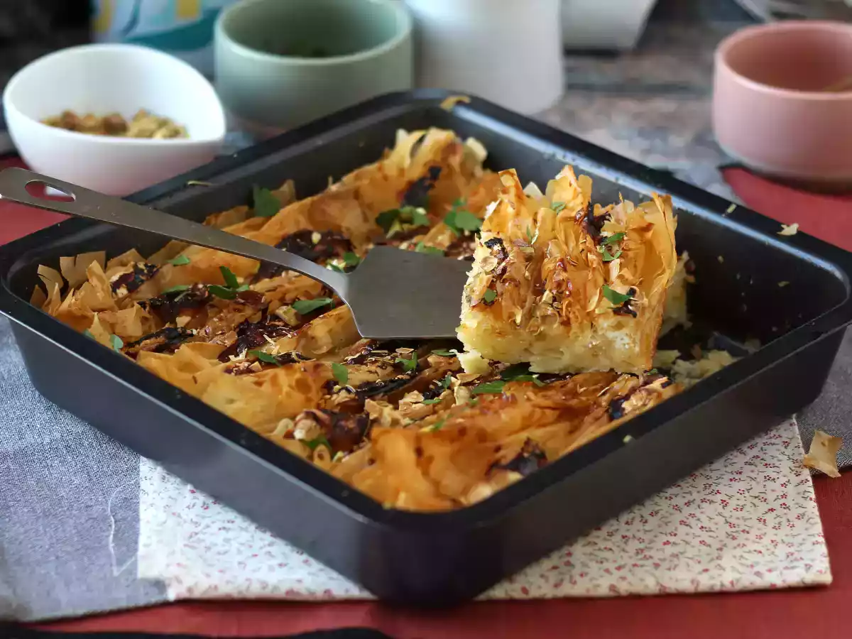 Savory crinkle cake with goat cheese and honey