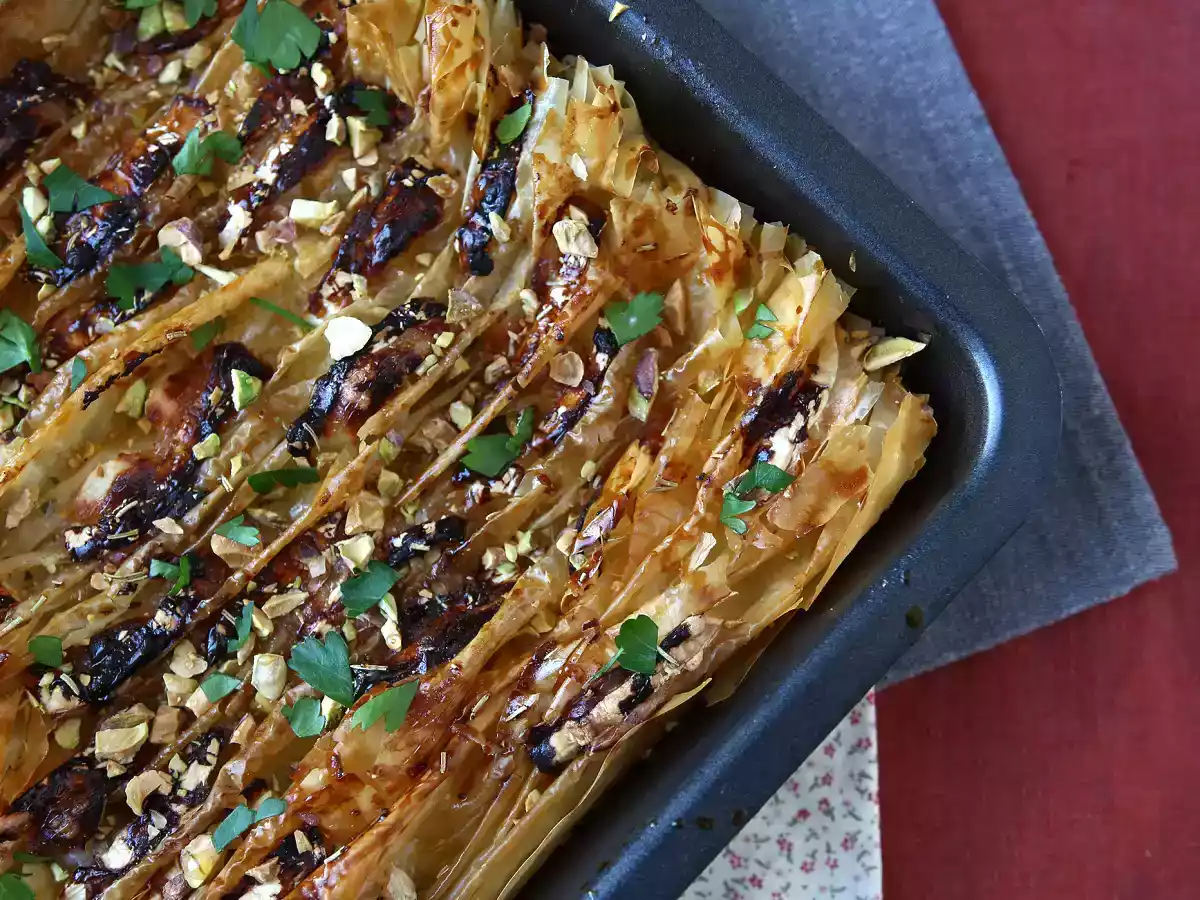 Savory crinkle cake with goat cheese and honey - photo 3