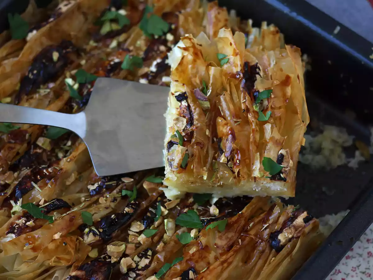 Savory crinkle cake with goat cheese and honey - photo 4