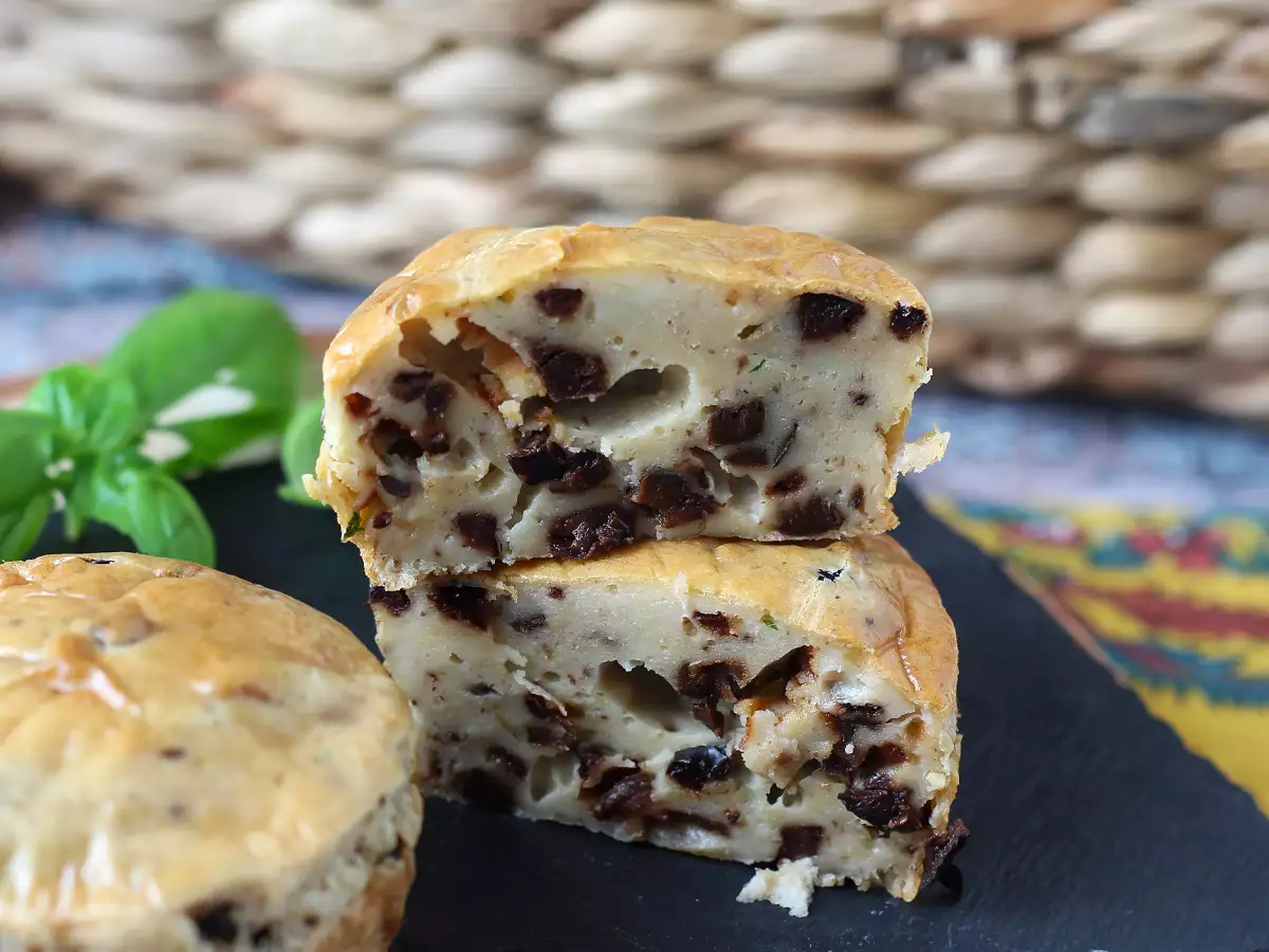 Savory flans with olives and cream cheese in an Air Fryer - photo 4