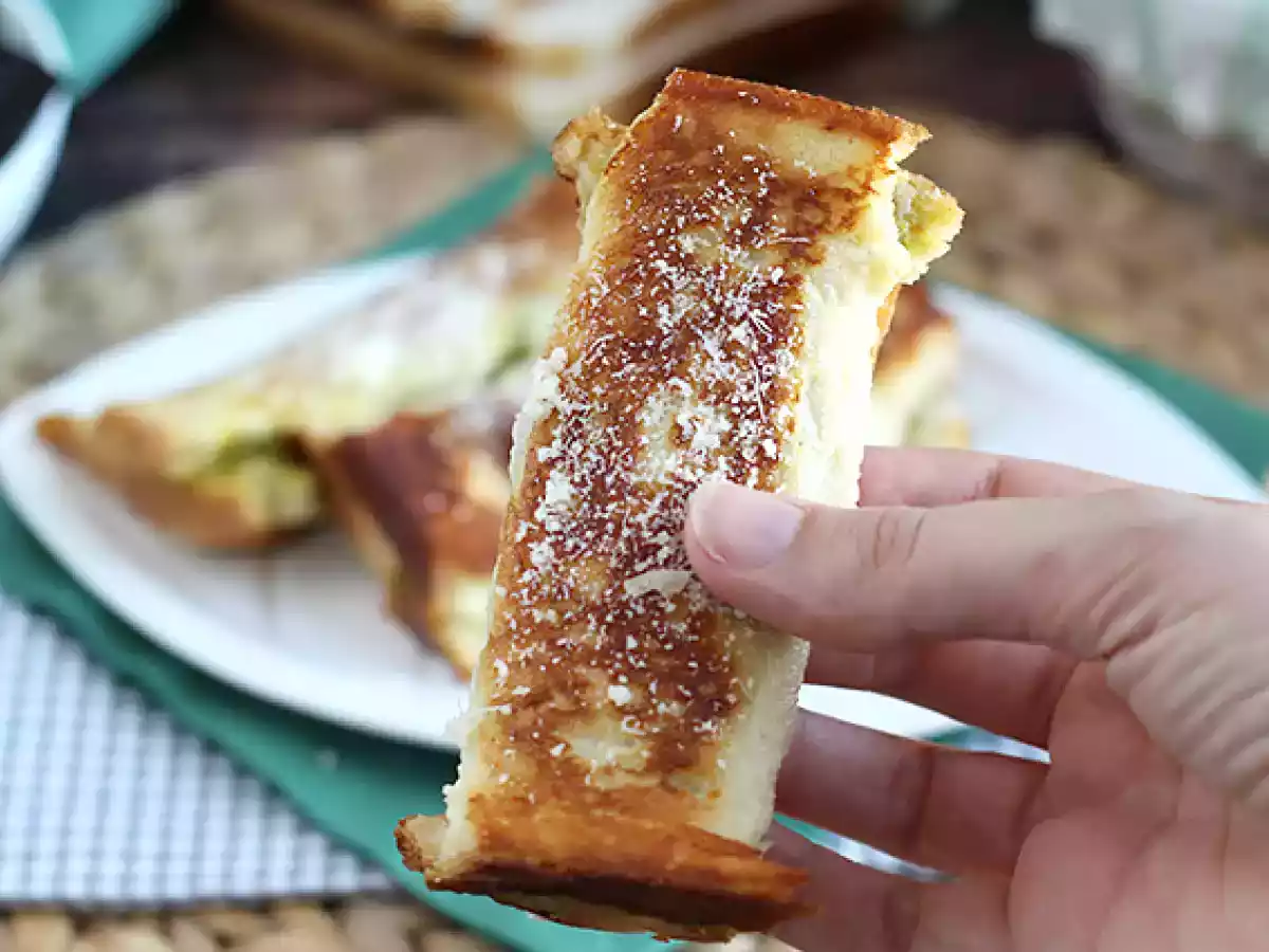Savory french toast rolls with pesto - photo 4
