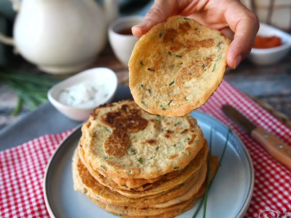 Savory pancakes with red lentils: an easy, high-protein recipe - photo 2