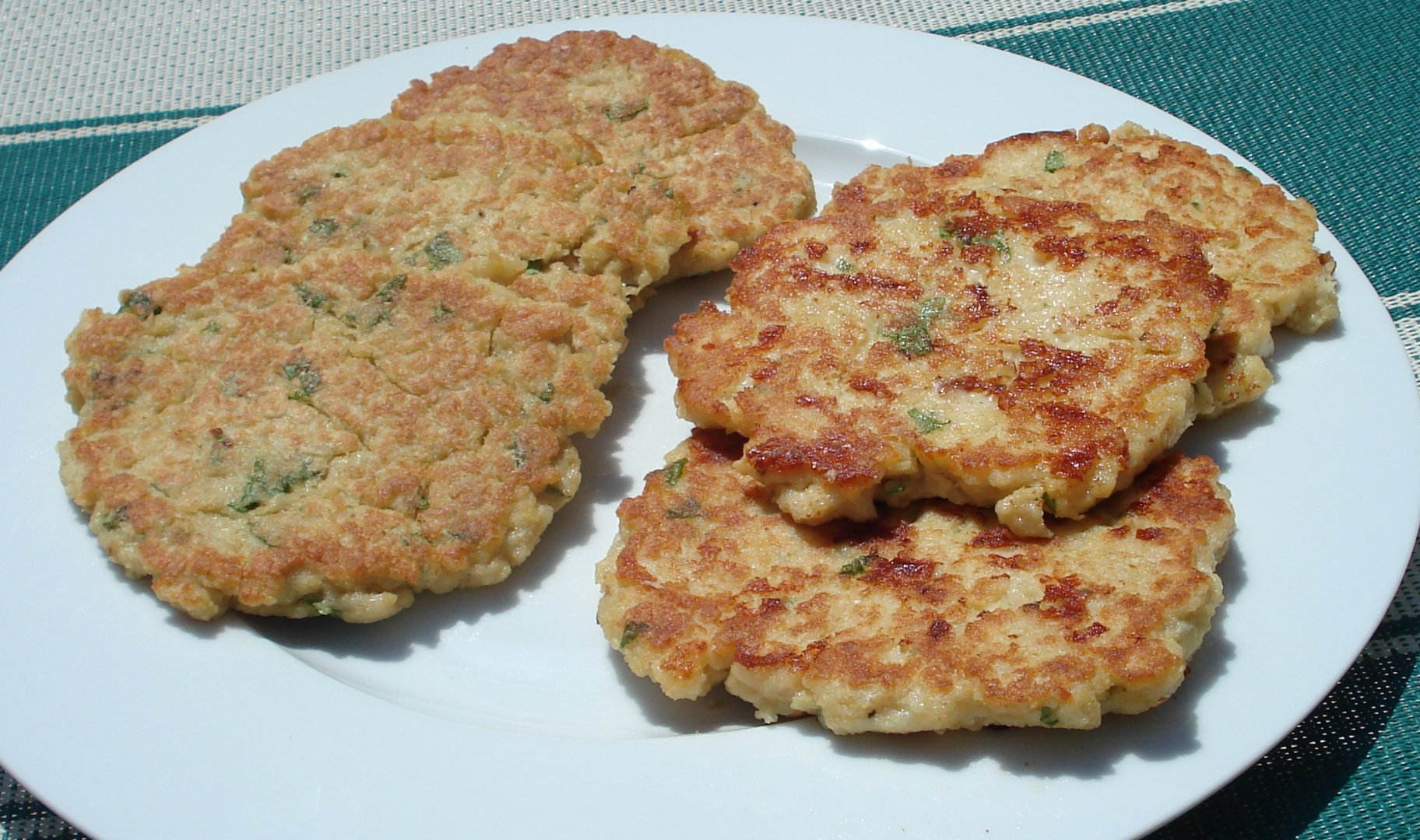 Savoury pancakes with quinoa flakes and cilantro (no gluten, no dairy