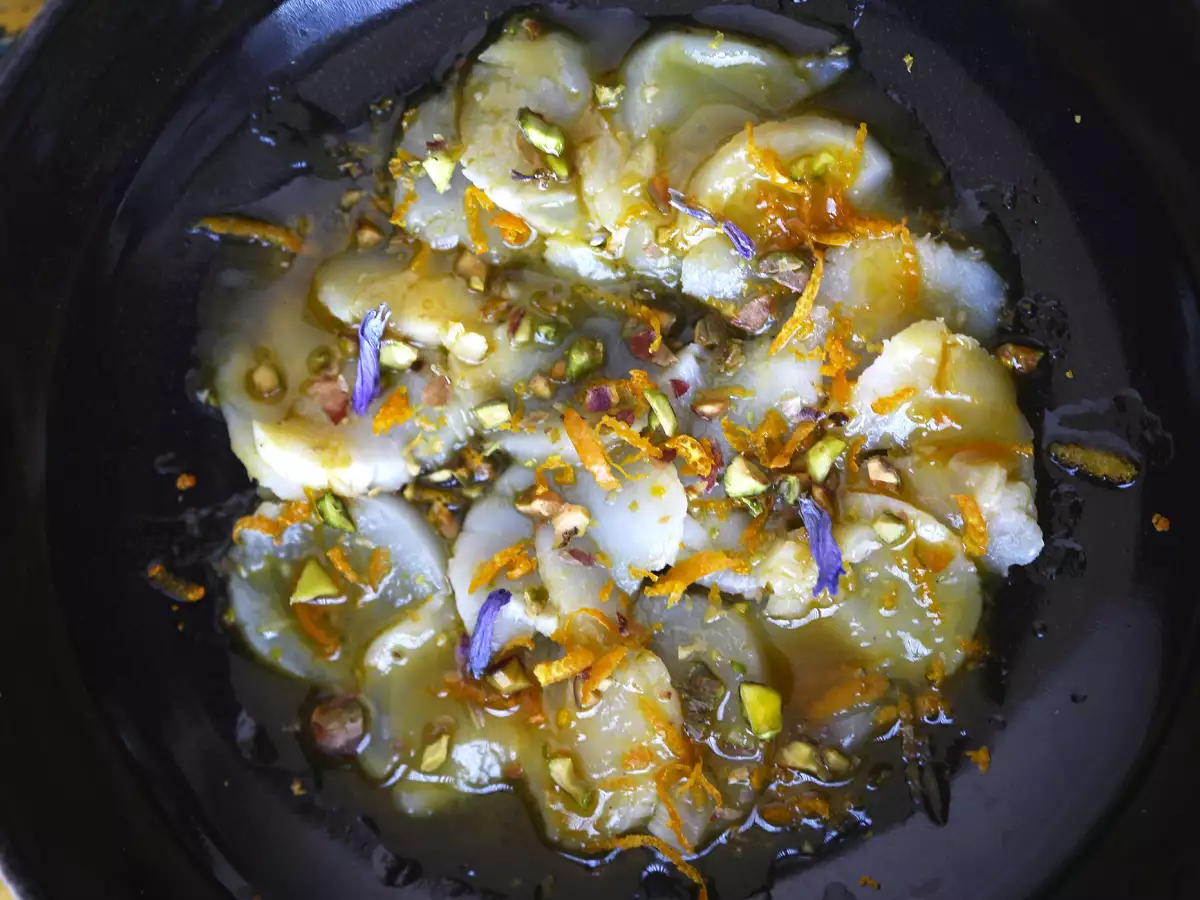 Scallop carpaccio with citrus vinaigrette and pistachios, an elegant and easy-to-prepare starter - photo 3