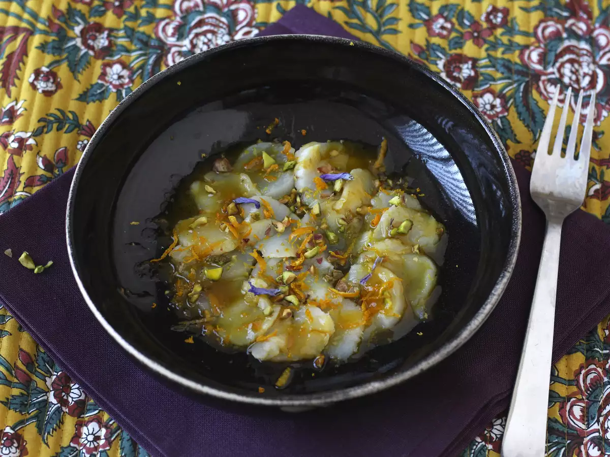 Scallop carpaccio with citrus vinaigrette and pistachios, an elegant and easy-to-prepare starter - photo 4