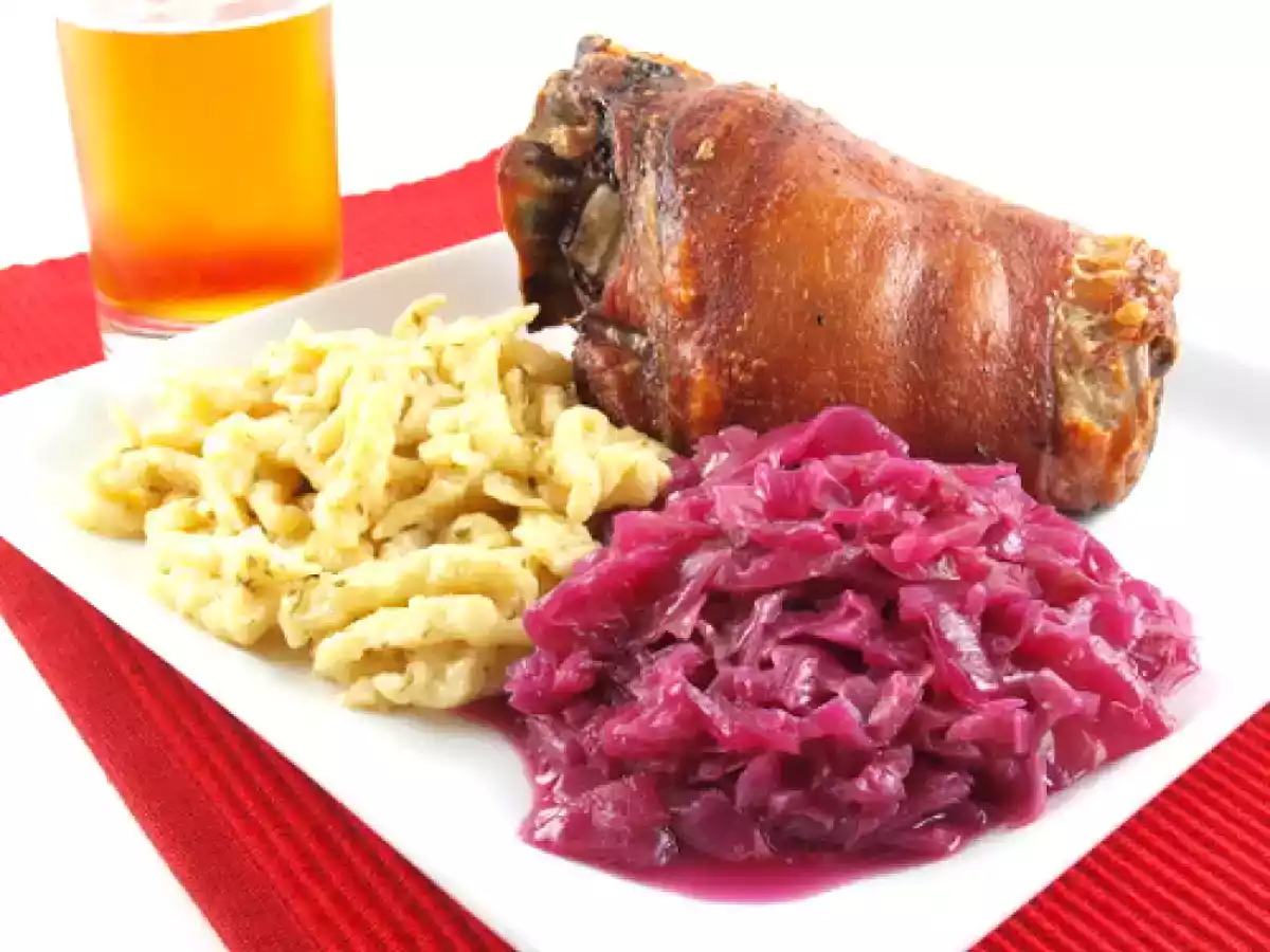 Schweinshaxe, Spätzle und Rotkohl (Pork Knuckle, Spaetzle, and Red Cabbage) - photo 2