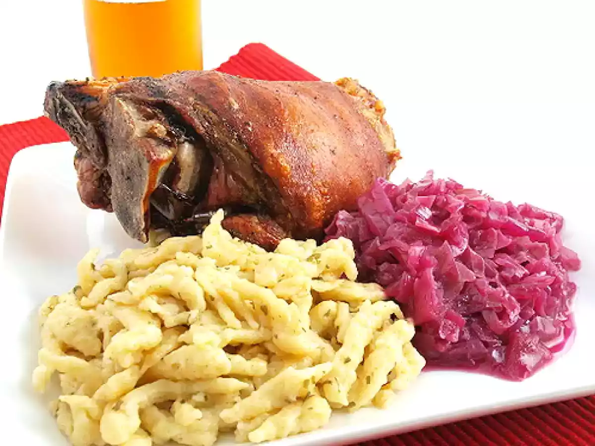 Schweinshaxe, Spätzle und Rotkohl (Pork Knuckle, Spaetzle, and Red Cabbage) - photo 3