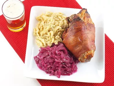 Schweinshaxe, Spätzle und Rotkohl (Pork Knuckle, Spaetzle, and Red Cabbage)