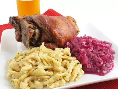 Schweinshaxe, Spätzle und Rotkohl (Pork Knuckle, Spaetzle, and Red Cabbage), photo 3