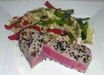 Seared tuna steak recipe with asian coleslaw & wasabi aioli