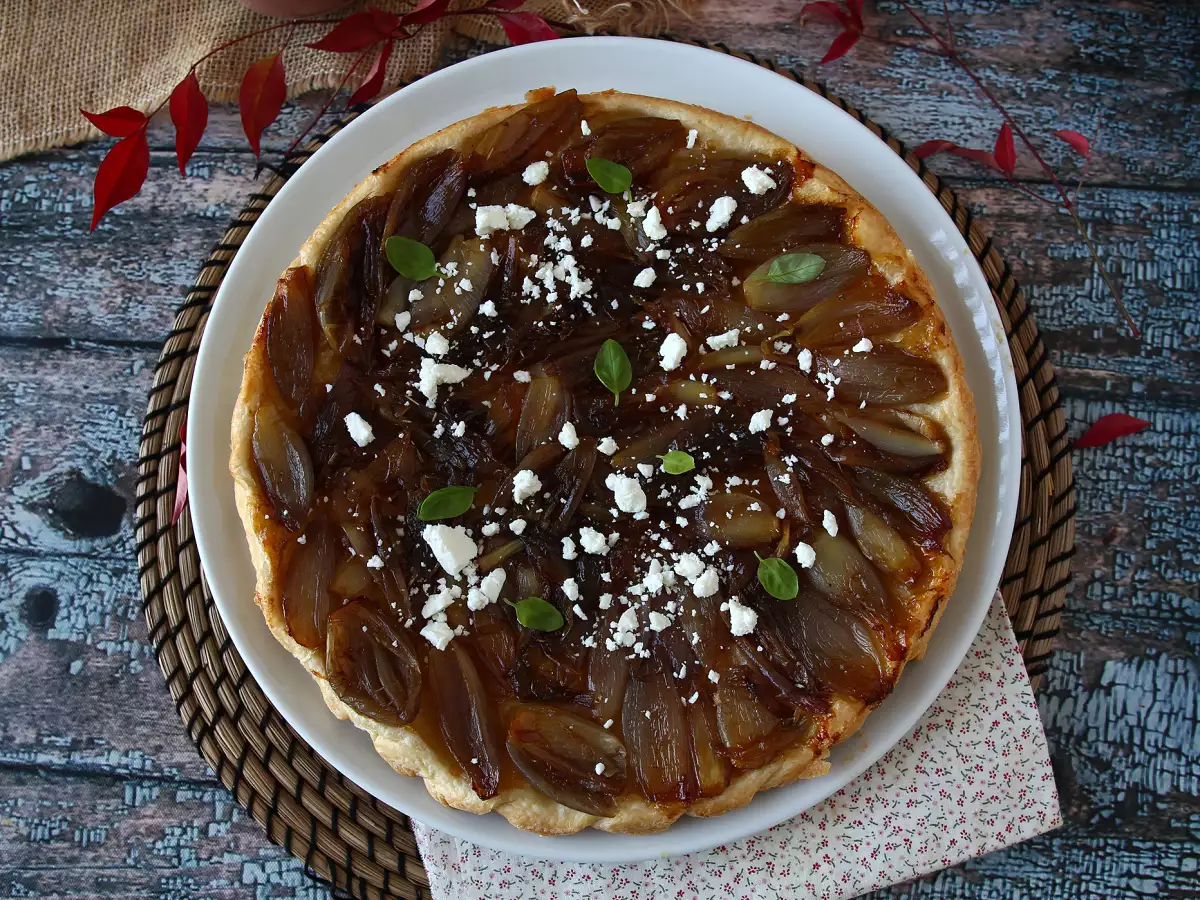 Shallot and feta tarte Tatin, an irresistible savory version! - photo 2