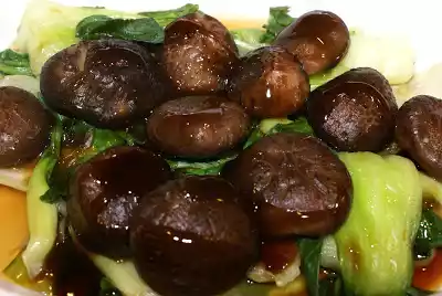 Shiitake mushroom and baby bok choy in oyster sauce