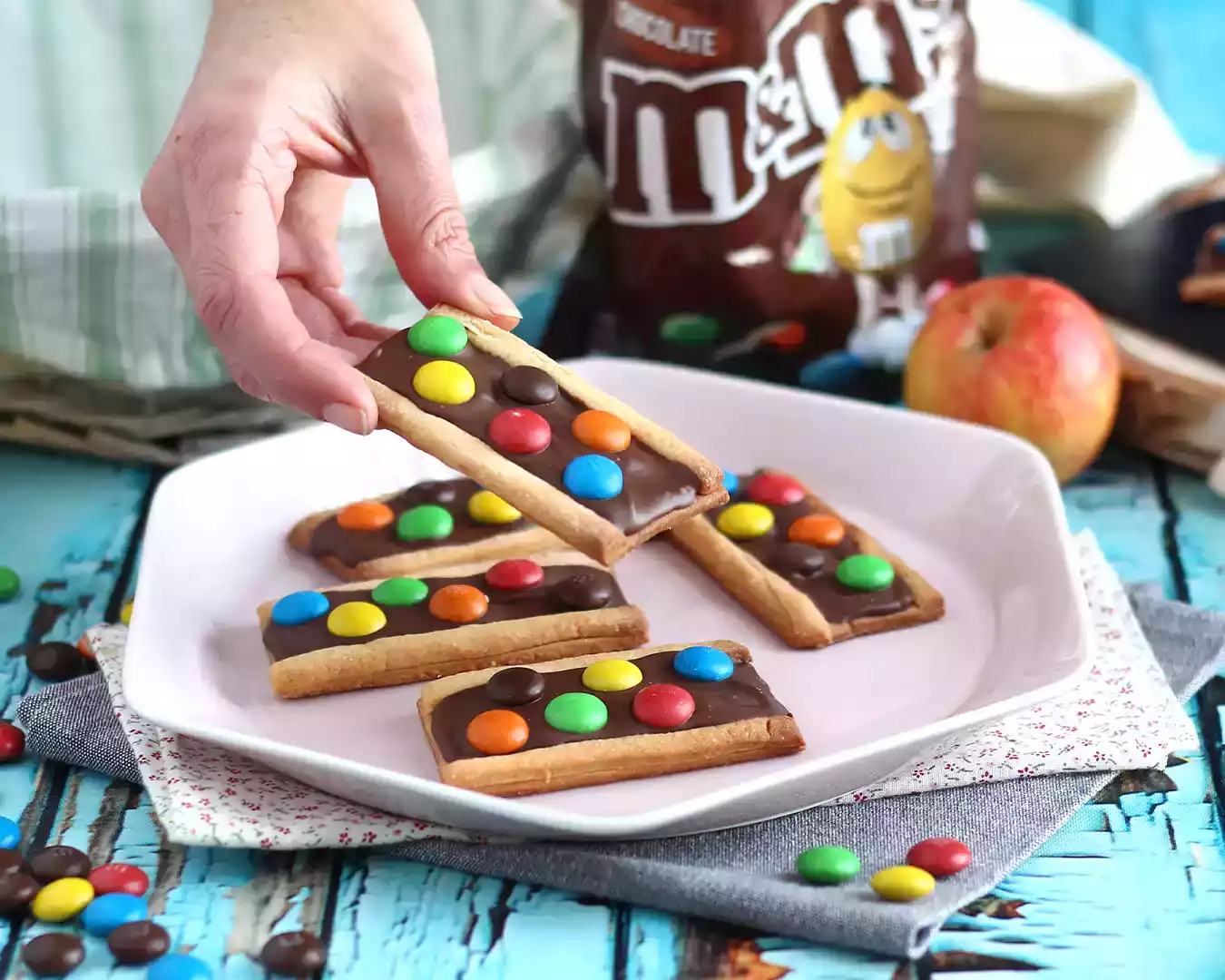 Shortbread cookies with m&m's
