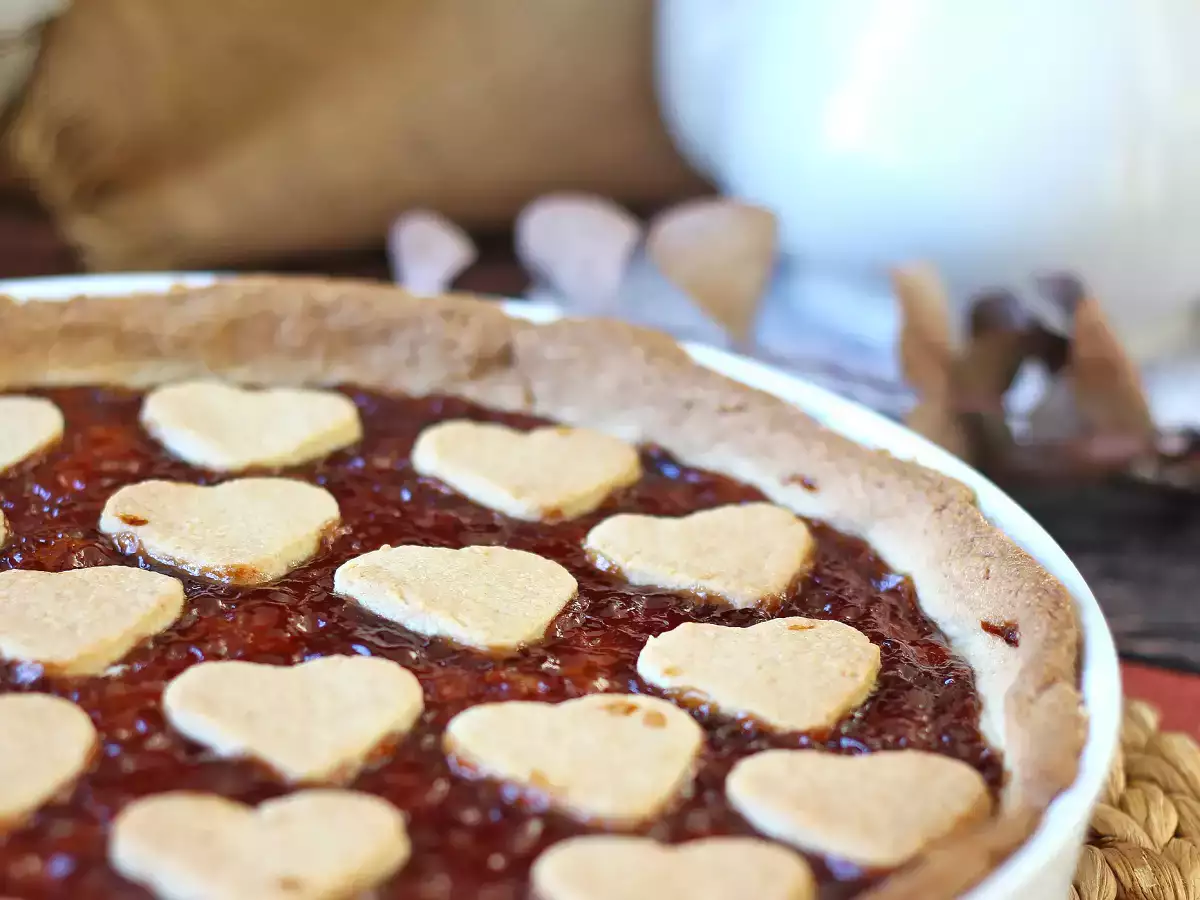 Shortbread tart with strawberry jam, perfect for Valentine's day - photo 3