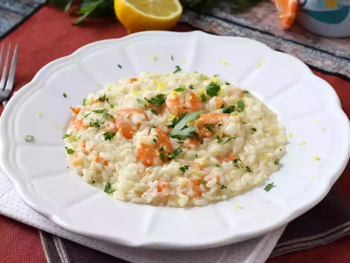 Shrimp and lemon risotto, an elegant meal and easy to prepare