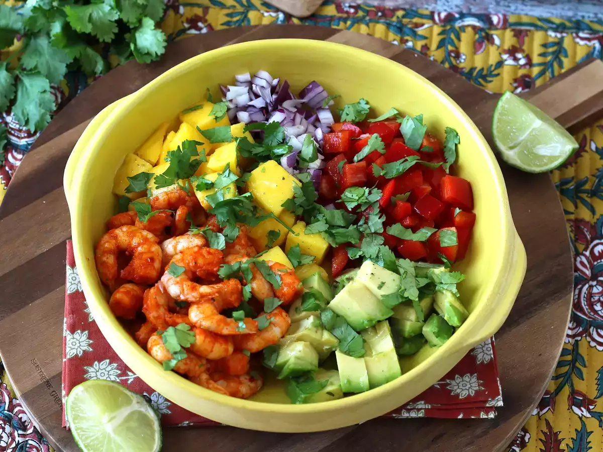 Shrimp and mango salad, fresh and perfect for summer - photo 2