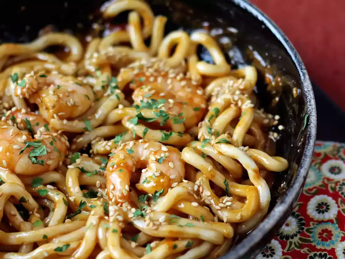 Shrimp udon noodles with spicy peanut sauce - photo 3