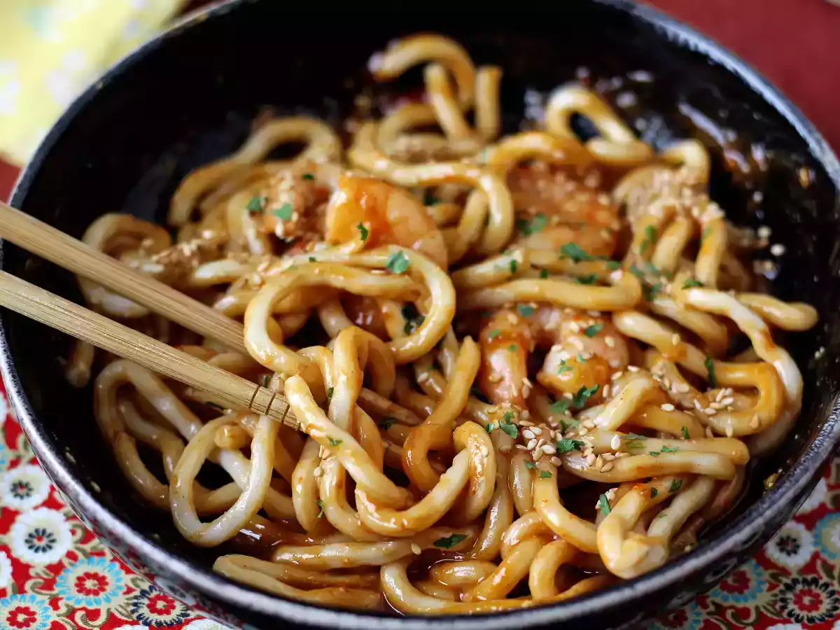 Shrimp udon noodles with spicy peanut sauce - photo 7