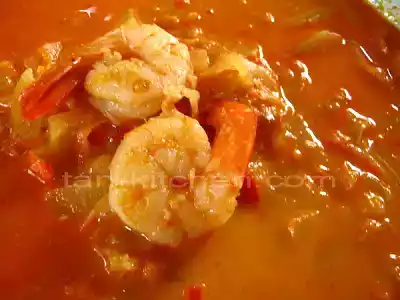 Shrimps Curry with Pineapple (Kaeng Khua Sapparod Goong)