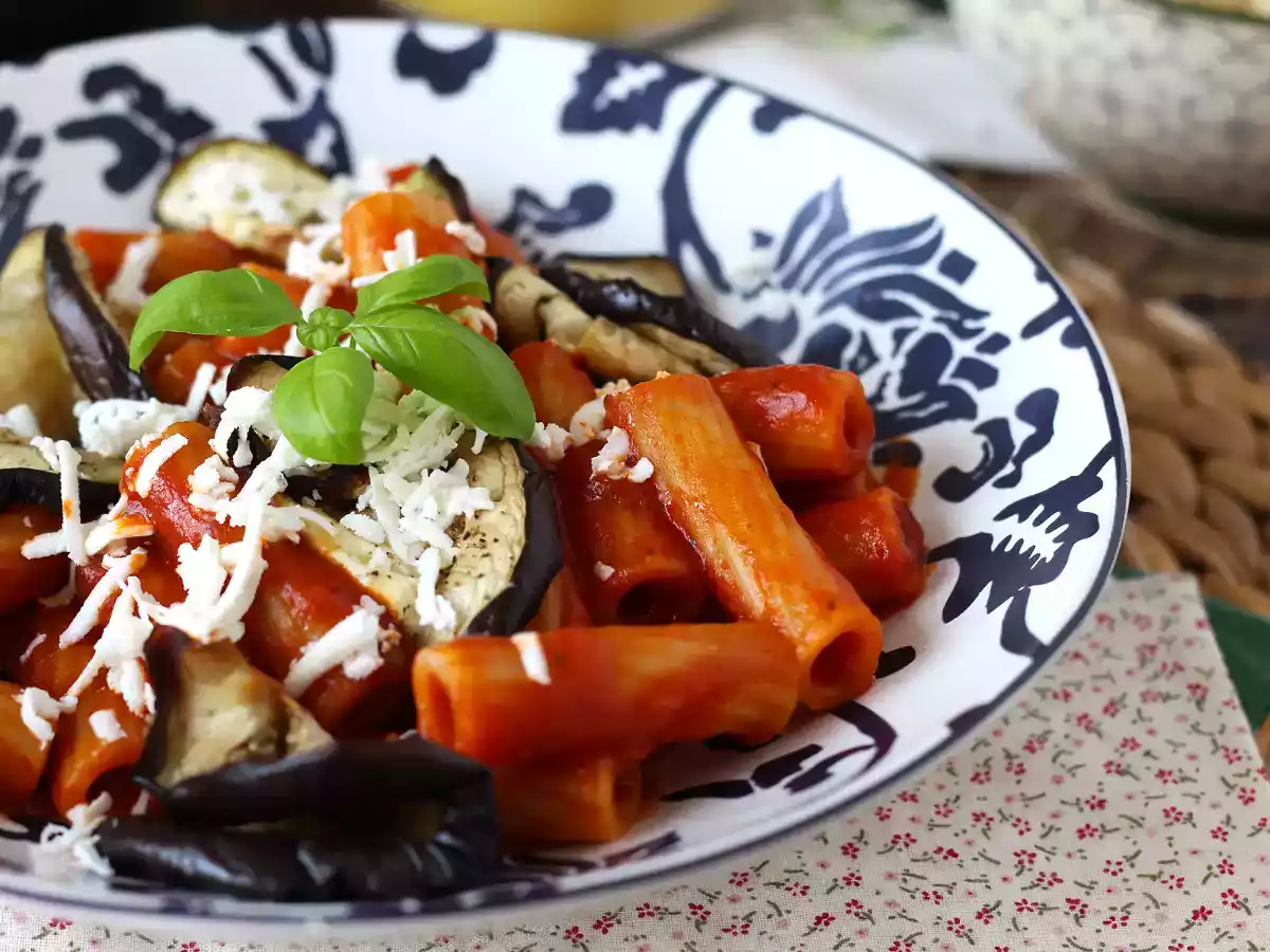 Sicilian eggplant pasta, the easy and light version - pasta alla norma - photo 2